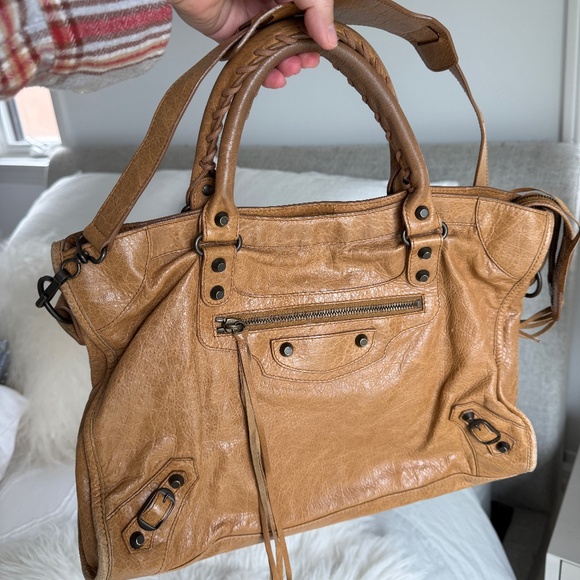 BALENCIAGA CITY BAG, MEDIUM, TAN - Picture 2 of 13